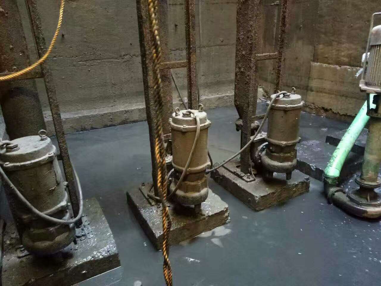 庆云污水池清理